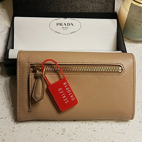 Prada saffiano wallet in chain NWT - Picture 3 of 6